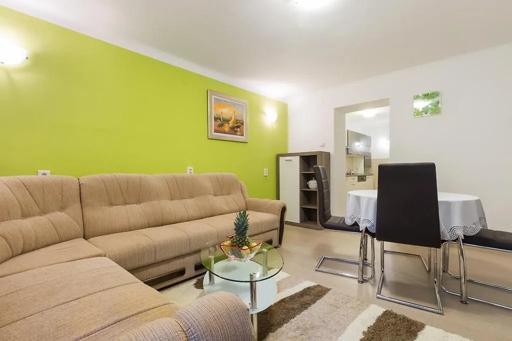Apartment Jasmin Split 4*,