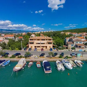 apartments-insula-aurea.primorje-gorskikotar.com/